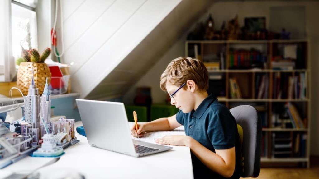 Как выбрать онлайн-школу для детей