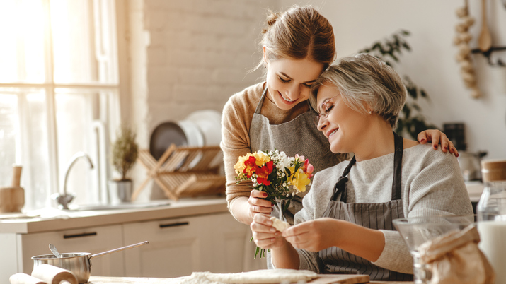 Что подарить на День матери: идеи на любой бюджет