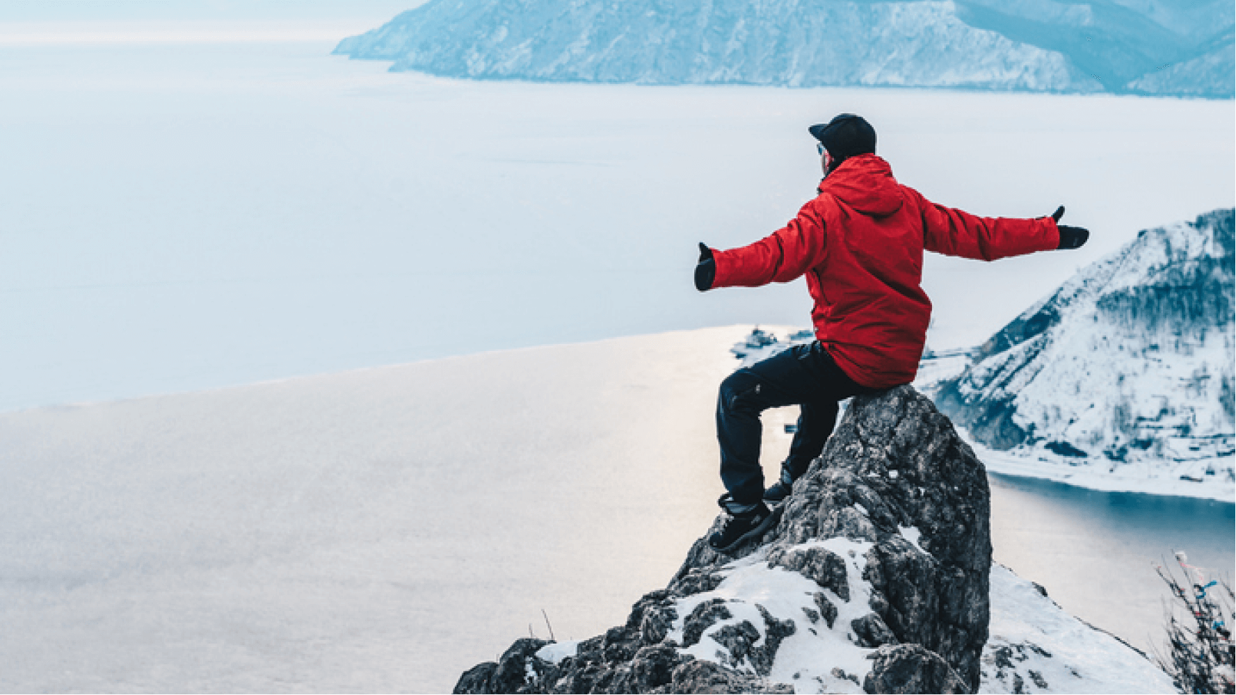 Куда поехать зимой в России: от спа и санаториев до горнолыжных трасс и северных сияний